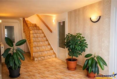 Casă cu 8 camere cu Teren 685 Mp în Exterior Est - 33