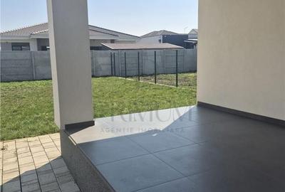 Casă cu 4 camere în Moșnița Veche