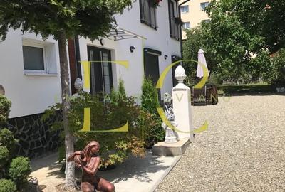 CHIRIE: Casa suberba/lux cu 4 camere, Centru Codlea - 1