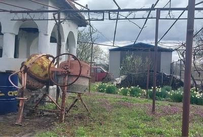 Casă cu Teren 1100 Mp în Cârbești - 1