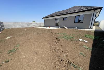 Casă cu 4 camere cu Teren 530 Mp în Domnești - 2