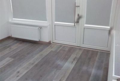Spațiu comercial, de 143 mp, în Central - 8