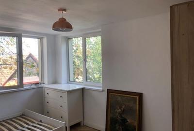 Apartament cu 4 camere semidecomandat, mobilat în Zorilor