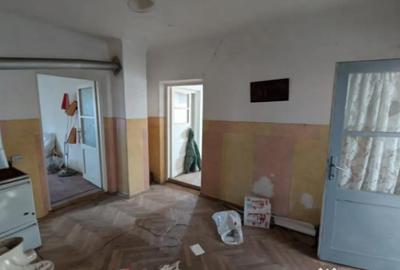 Casă cu 3 camere cu Canalizare în Central - 3