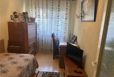 Apartament 3 camere , zona Scoala 10- Sala Polivalenta, et 4 - 13