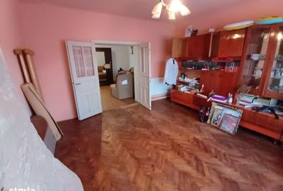 Casă cu 2 camere în Central