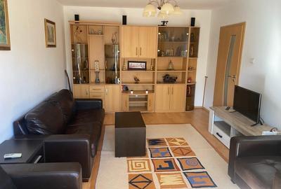 Apartament cu 4 camere decomandat, mobilat în Soarelui