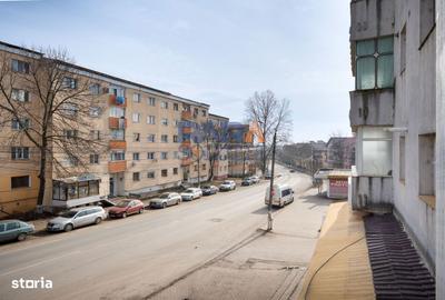 Apartament cu 4 camere, mobilat în Central