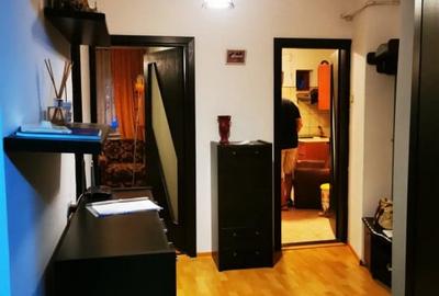 Apartament cu 2 camere decomandat, mobilat în Piața Veche