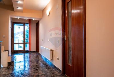 Casă cu 5 camere cu Teren 250 Mp în Dobroești - 33