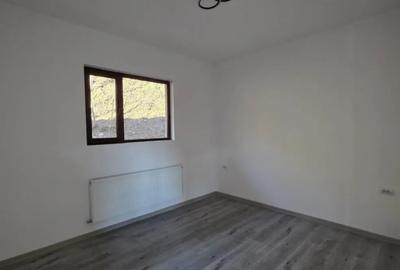 Casă cu 3 camere cu Teren 1890 Mp în Central - 3