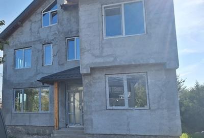 Casă cu 5 camere cu Teren 500 Mp în Clinceni