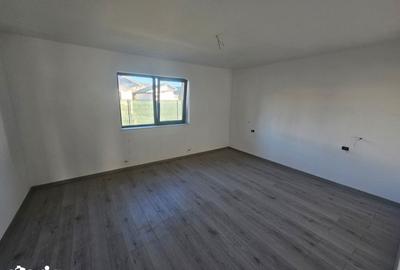 Casă cu 3 camere cu Teren 379 Mp în Central - 16