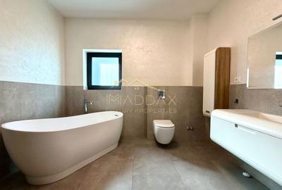 Duplex cu 6 camere cu Canalizare în Central - 60