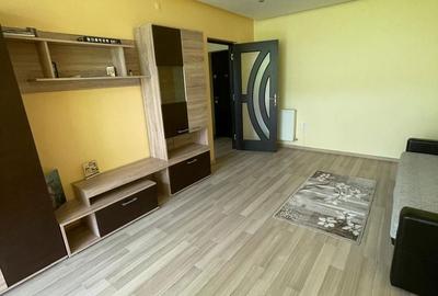Apartament cu 2 camere decomandat în Cornișa - 1