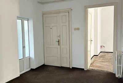 Apartament cu 4 camere decomandat în Central - 1