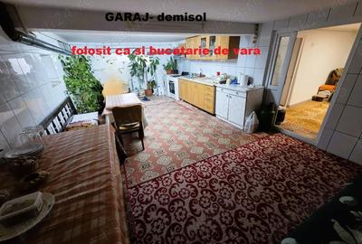 Casă cu 6 camere în Central