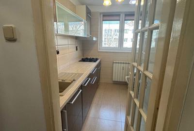 Apartament cu 3 camere semidecomandat în Costin Georgian - 2
