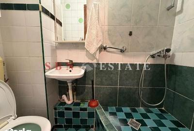 Apartament cu 3 camere semidecomandat în Militari