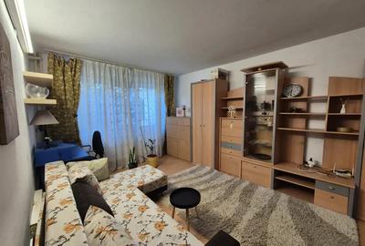 Garsonieră decomandată în Complex Studențesc