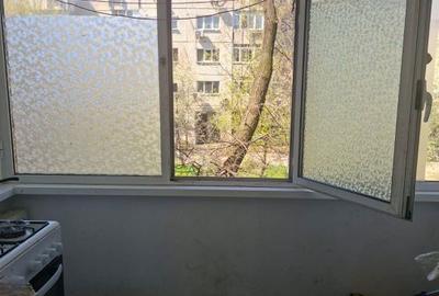 Apartament cu 3 camere decomandat în Apusului