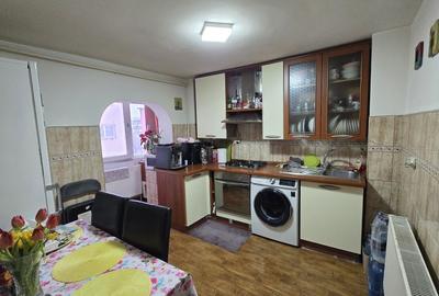 Apartament cu 3 camere decomandat în Micro 5 - 6