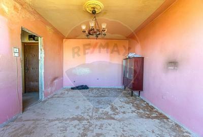 Apartament 2 camere/ 2 balcoane/de renovat-  zona Tractorul! - 12