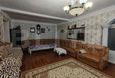 Casă cu 8 camere cu Teren 2235 Mp în Central - 6