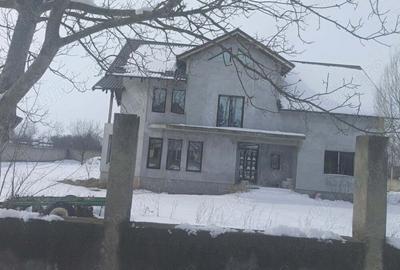 Casă cu 6 camere în Titu - 3