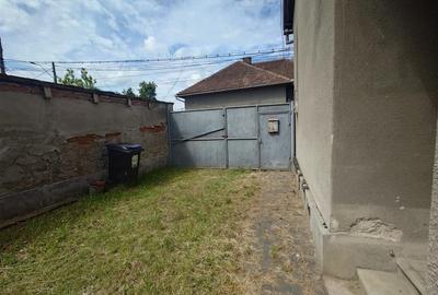 Casa, anexe si teren amplasate central in municipiul Brad - 16