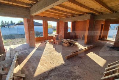 Casa la rosu, 4 camere, 145,31 mp utili, 715 mp teren, zona - 6