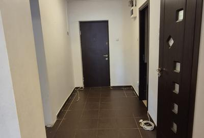 Apartament cu 3 camere decomandat în 1 Mai - 21
