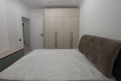 Garsonieră decomandată în Titan