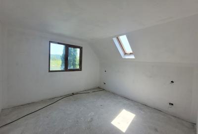 Casă cu 4 camere în Podiș - 1