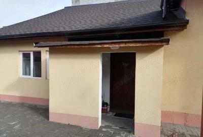 De vanzare casa solida zona Lunei cu teren 690 mp - 1