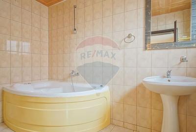 Casă individuală cu 12 camere cu Canalizare în Astra - 16