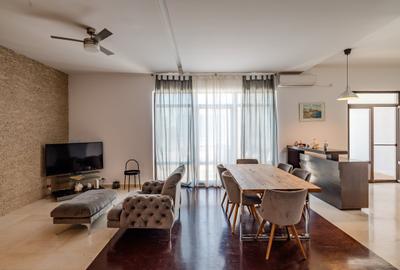 Penthouse cu 4 camere în Central