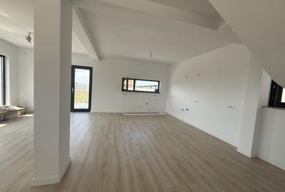 Casă individuală cu 4 camere cu Teren 300 Mp în Tunari - 2