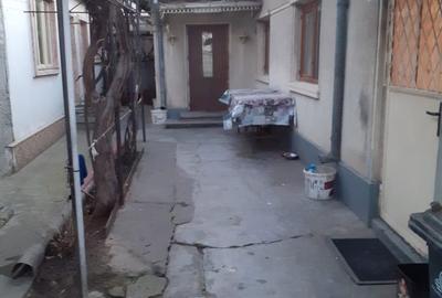 Casă cu 6 camere cu Teren 221 Mp în Central