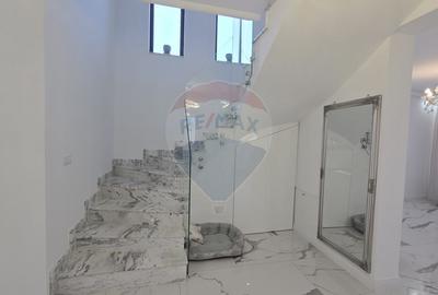 Casă cu 6 camere cu Teren 649 Mp în Dezmir - 9