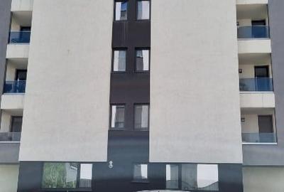 Apartament cu 2 camere semidecomandat, mobilat în Tractorul - 8
