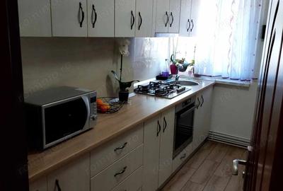 Apartament cu 3camere de vanzare - 2