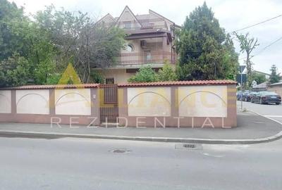 Casă cu 7 camere cu Canalizare în Apărătorii Patriei - 3