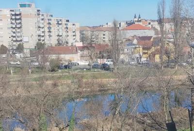 Apartament cu 3 camere semidecomandat în Decebal - 1