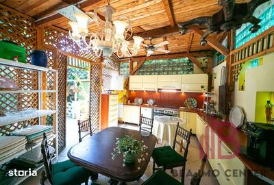 Casă cu 7 camere cu Teren 381 Mp în Intim - 2