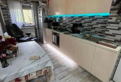 Apartament cu 3 camere decomandat, mobilat în Tomis Nord