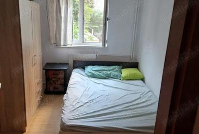 Apartament cu 3 camere semidecomandat, mobilat în Spitalul Județean