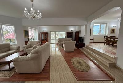 Casă individuală cu 8 camere cu Canalizare în Central - 2