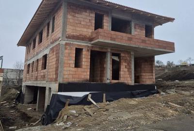 Casă cu 4 camere în Dâmbul Rotund - 3