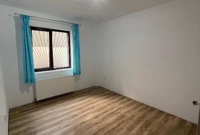 Vând ap 3 cam decom parter în vilă (P+2), în Faleză N, loc de parcare - 4